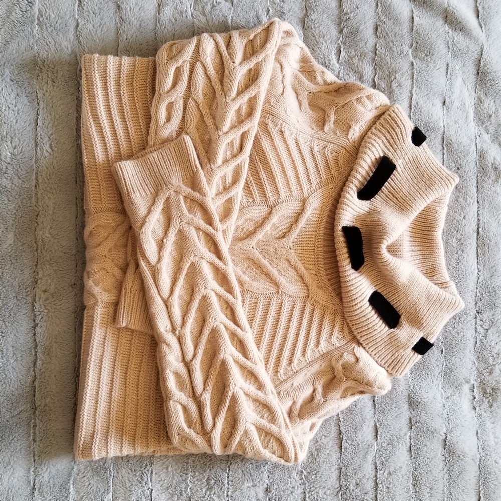 2/45$ Karl Lagerfeld NWT knit sweater